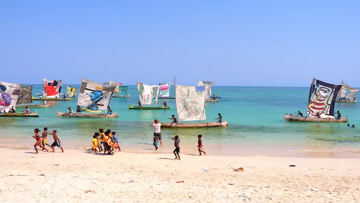 du graffiti dans les voiles, du graffitti dans les voiles, du grafiti dans les voiles, sami chalak, jace, kid kreol & boogie, entretien, La Réunion, Madagascar, vod, svod, film, film cinéma, documentaire, graffeur, graff