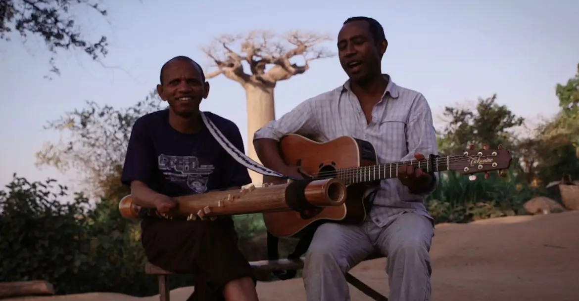 Image issue du film documentaire "Le prince de la valiha" de Bertrand Guerry et Thibaut Ras